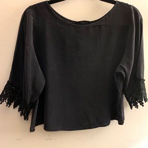 Black lace sleeve cropped top